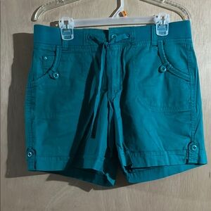 Gloria Vanderbilt Green Cargo Shorts with Relaxed Fit